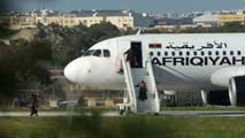 Un avión libio, desviado a la Valeta, en Malta, por dos individuos armados con granadas