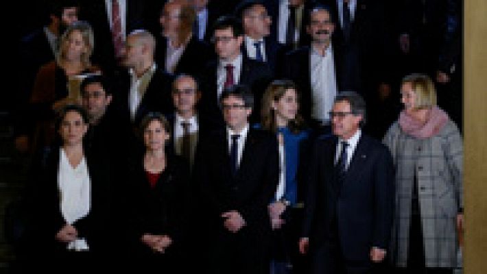Telediario 1 - Se constituye en el Parlament de Cataluña el Pacto Nacional por el Referéndum