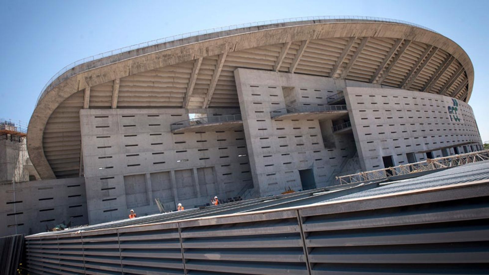 El Pleno del Ayuntamiento de Madrid ha aprobado por unanimidad, en una sesión extraordinaria celebrada este viernes, la subsanación de los "errores de transcripción" del expediente del estadio de La Peineta fueron que denunciados el miércoles por la Comunidad de Madrid.