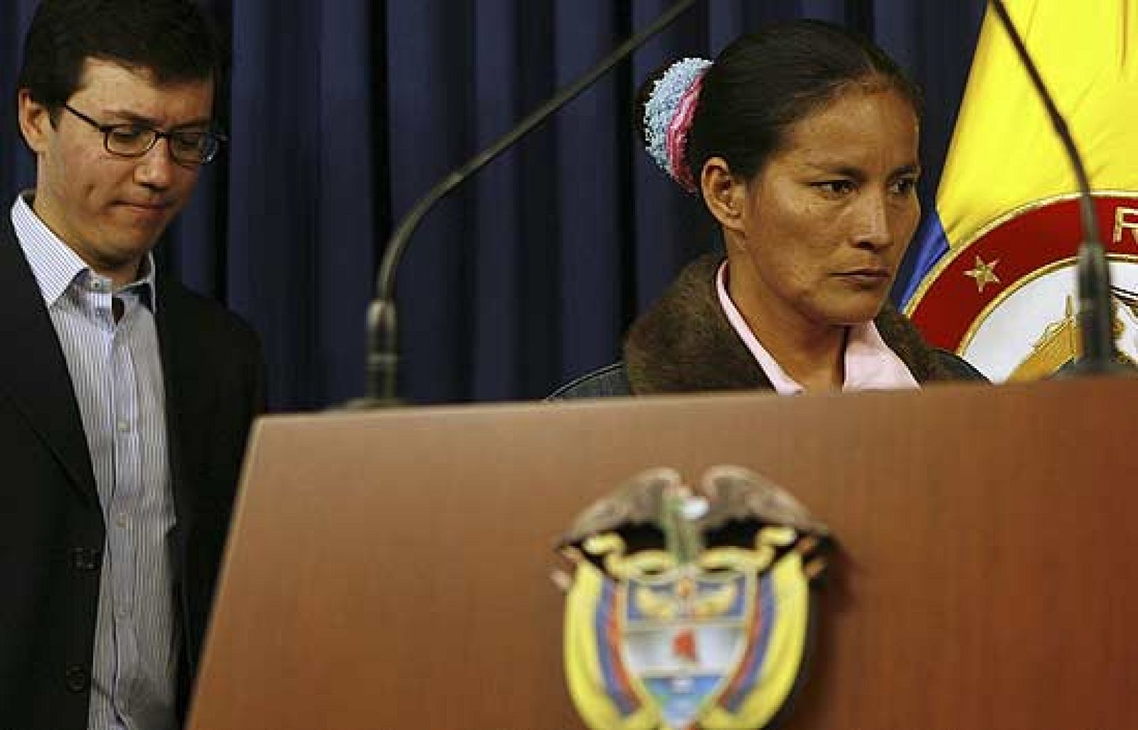 Una ex guerrillera se reecuentra con su hermano soldado | Ver