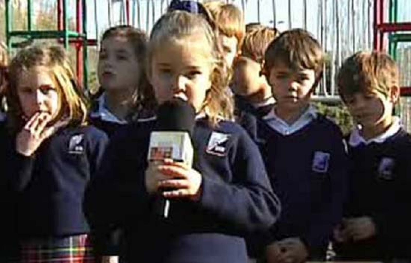 Escuela de padres - Los más pequeños nos cuentan lo que son los celos - Escuela de padres en apuros | Ver