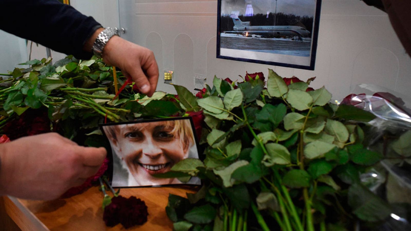 La investigación continúa para esclarecer las causas del accidente de avión ruso | Ver