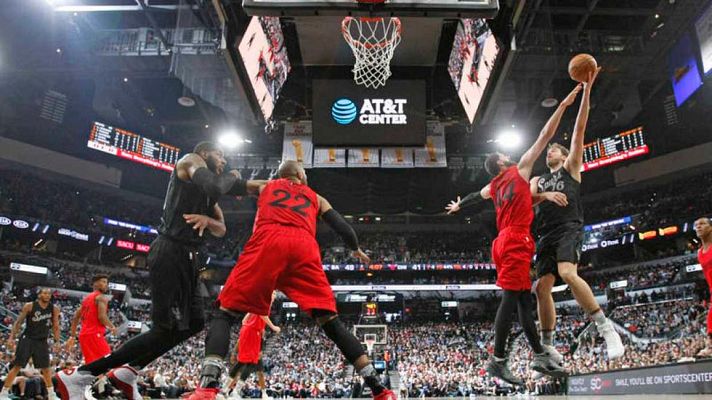 Telediario 1 - Pau Gasol y Alex Abrines, los mejores españoles en la NBA en el día de Navidad