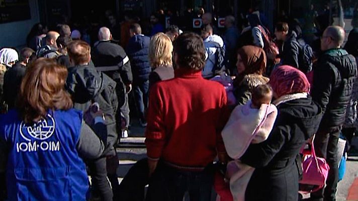 Telediario 1 - 189 refugiados  serán atendidos y reubicados en distintas ciudades de España a través de varias ONGs