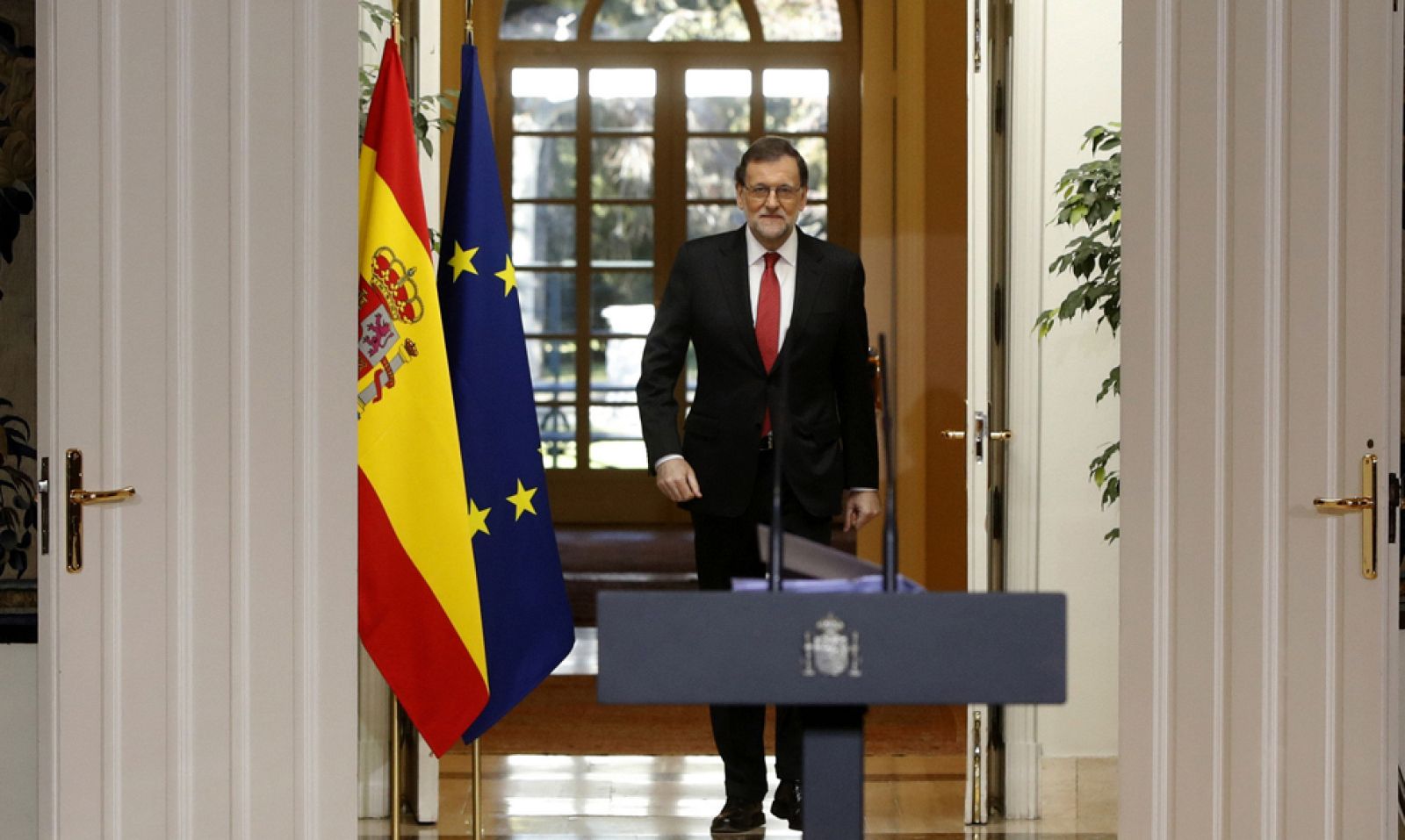 Rajoy despide "el año de la incertidumbre" y promete estabilidad hasta que pueda aprobar los nuevos Presupuestos