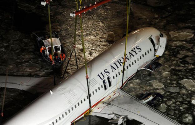  - Rescatan el avión del Hudson