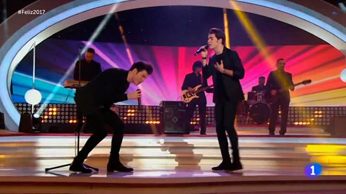  - ¡Feliz 2017! - Gemeliers cantan 'Gracias'