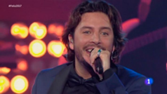  - ¡Feliz 2017! - Manuel Carrasco canta 'Yo quiero vivir'