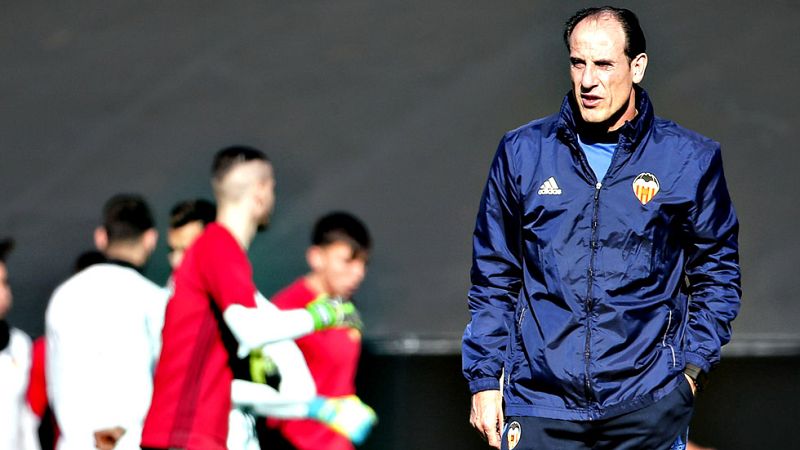 El entrenador del Valencia CF, Salvador González 'Voro', ha  asegurado este lunes tras serle comunicado el viernes que tomaba de  nuevo las riendas del equipo, tras la renuncia de Cesare Prandelli,  que tiene la "total confianza" del club y sus dirig