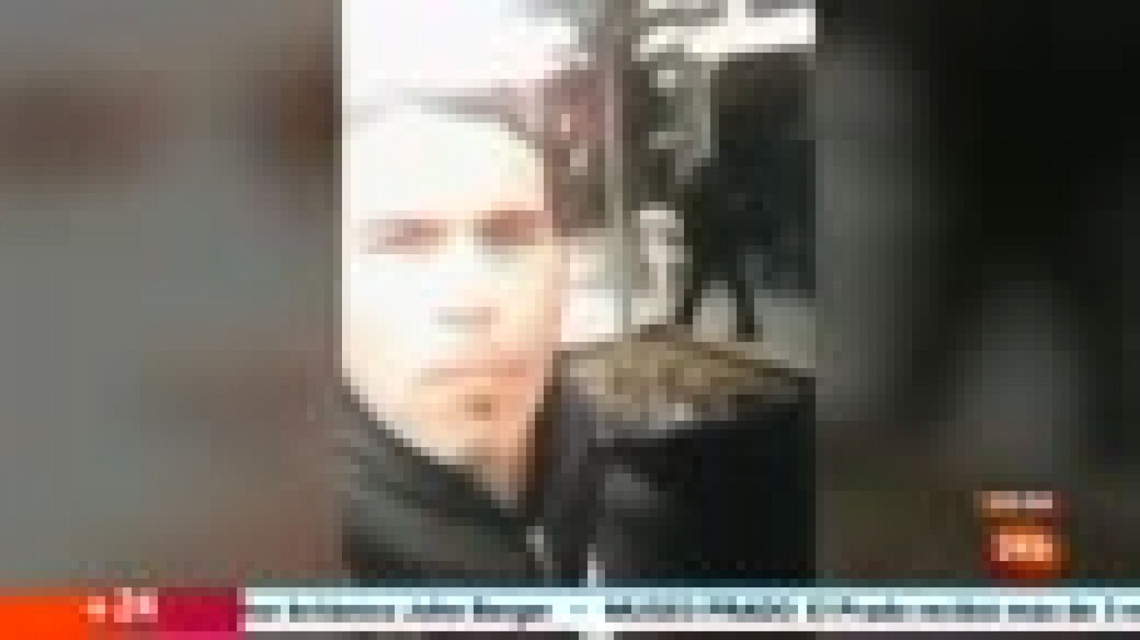 La policía turca lleva a cabo un importante operativo en varios puntos de Estambul en busca del supuesto terrorista que atacó en Nochevieja el club "Reina", donde murieron 39 personas.  Hay doce personas detenidas.