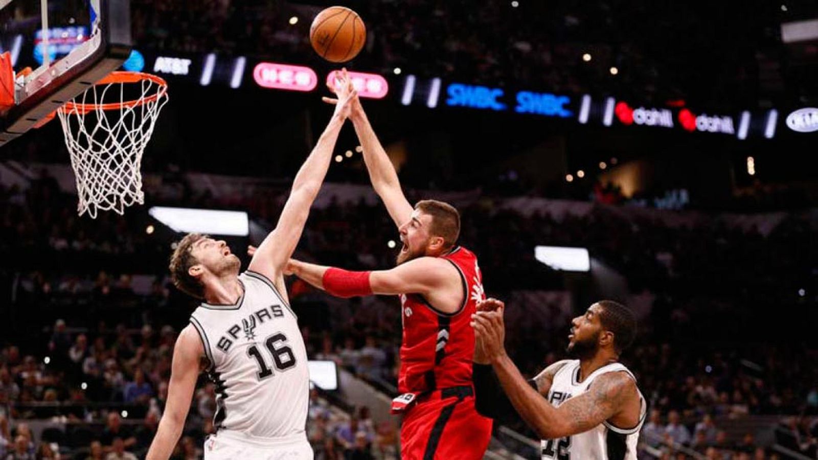 Pau contribuyó al triunfo de los Spurs desde la defensa | Ver