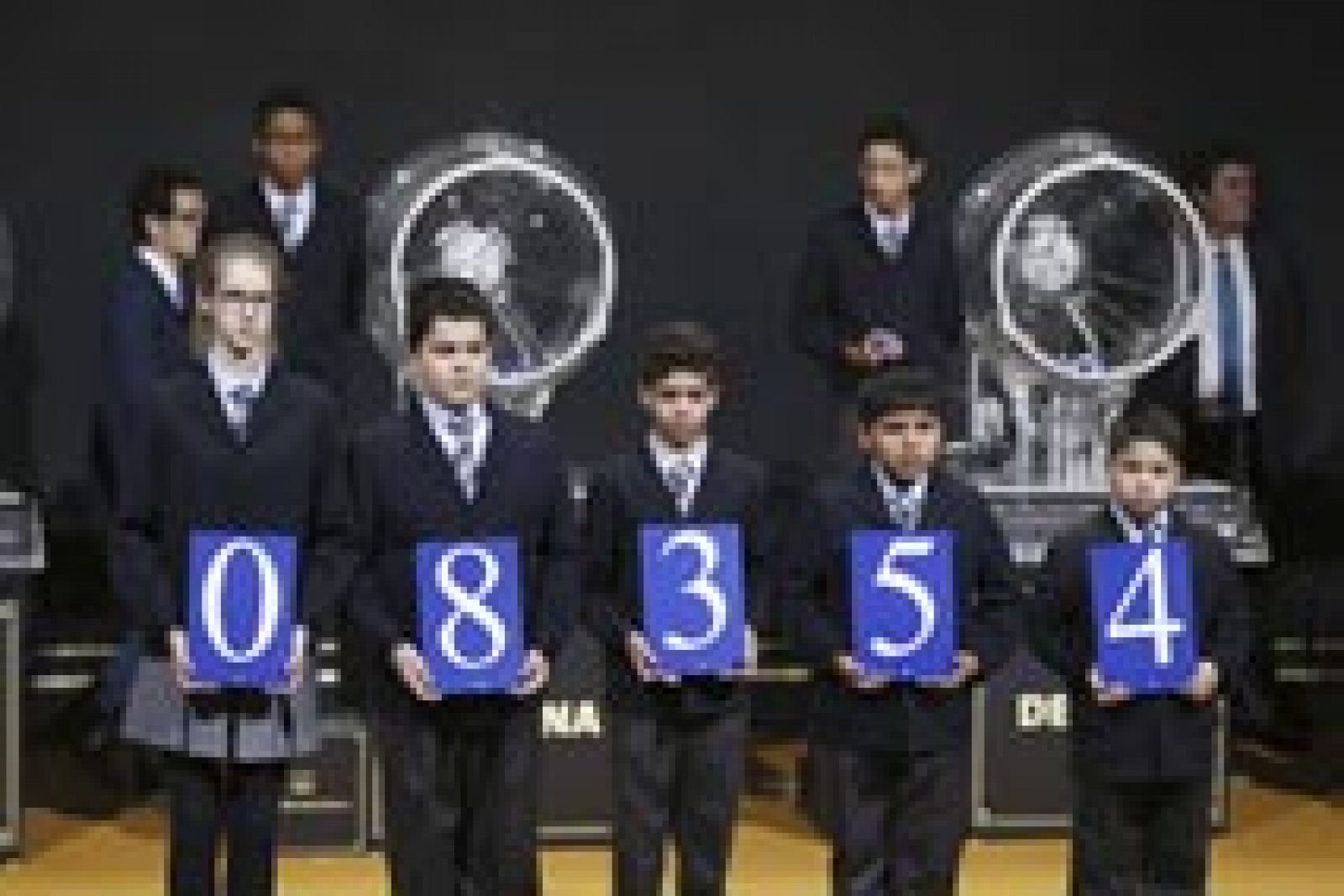 El 08.354, Primer Premio de la Lotería del Niño | RTVE.es