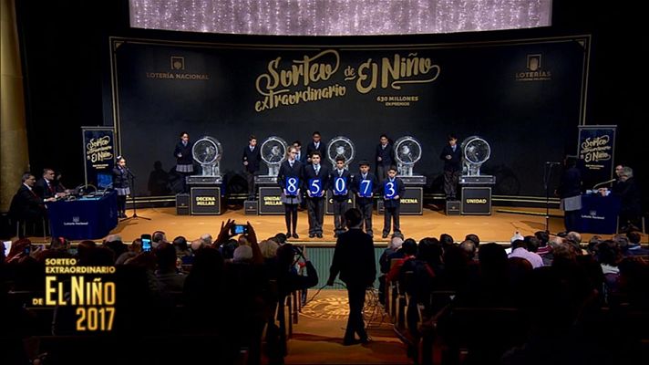 Lotería del Niño - El tercer premio del Niño, el 85.073, íntegro en Benetússer