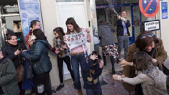 Telediario 1 - El segundo premio de 'El niño', el 95.379, se reparte en 32 provincias