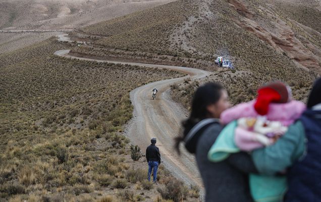 Telediario 1 - Barreda se pierde en Bolivia y se hunde en la clasificación del Dakar