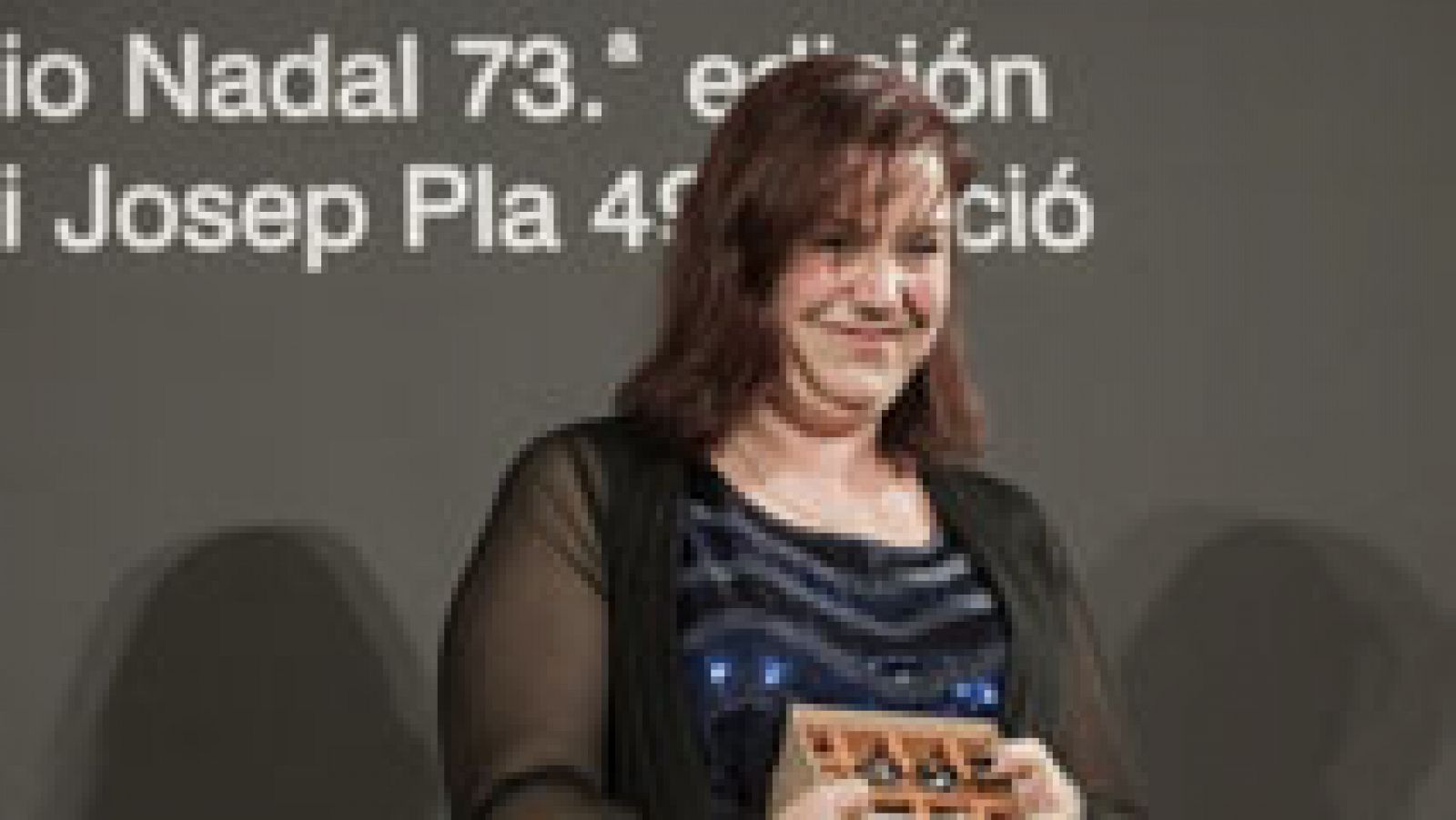 Informativo 24h: Entrevista a  la ganadora de la 73 edición del premio Nadal de novela, Care Santos | RTVE Play