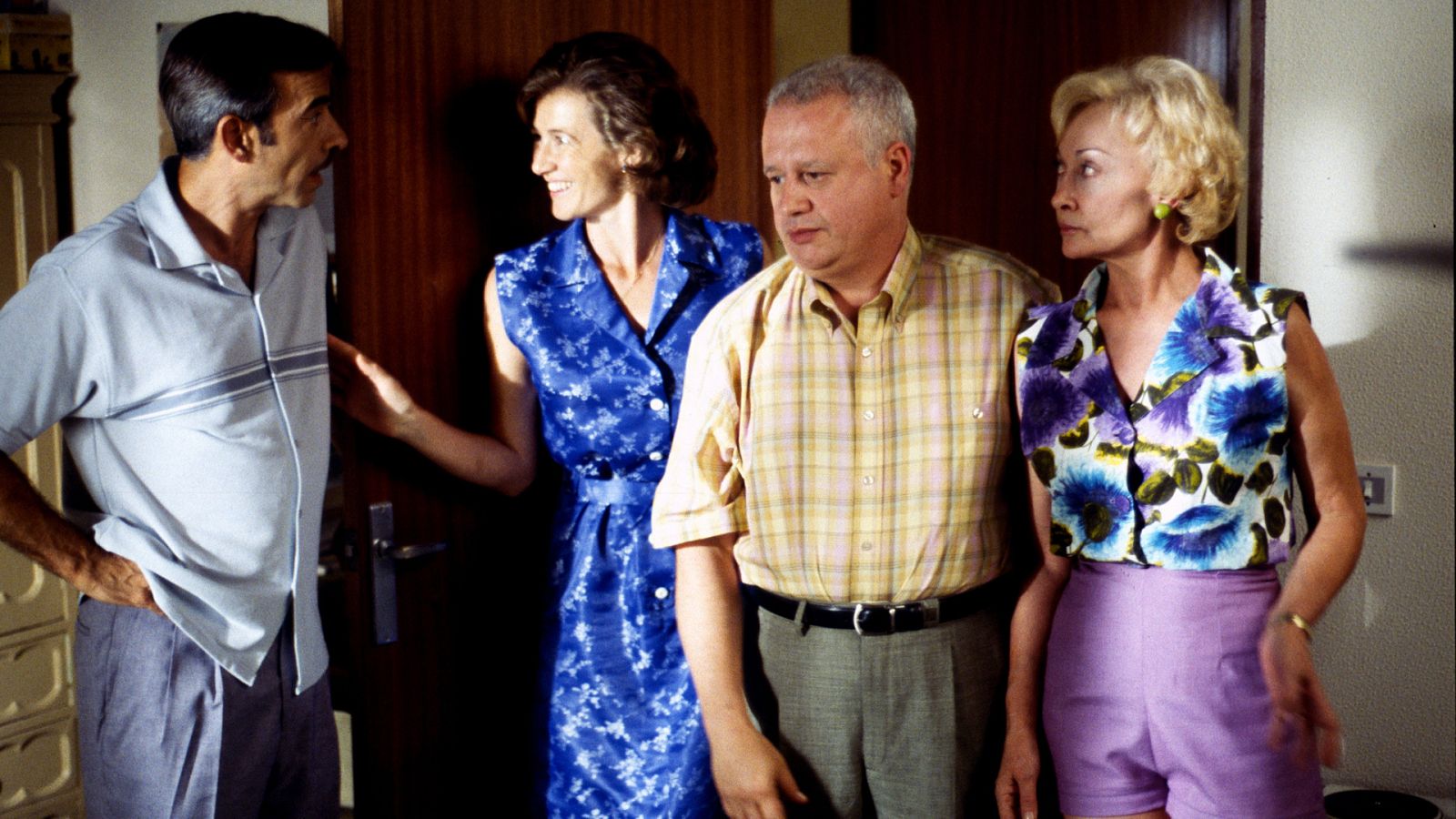 Cuéntame cómo pasó - T1 - Episodio 4: Las invasoras - Ver ahora