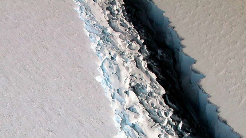 Un iceberg de unos 5.000 kilómetros cuadrados, a punto de desprenderse de la Antártida