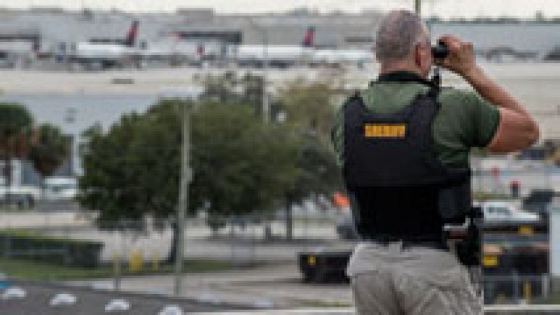 Se investigan los motivos del tiroteo en un aeropuerto de Florida