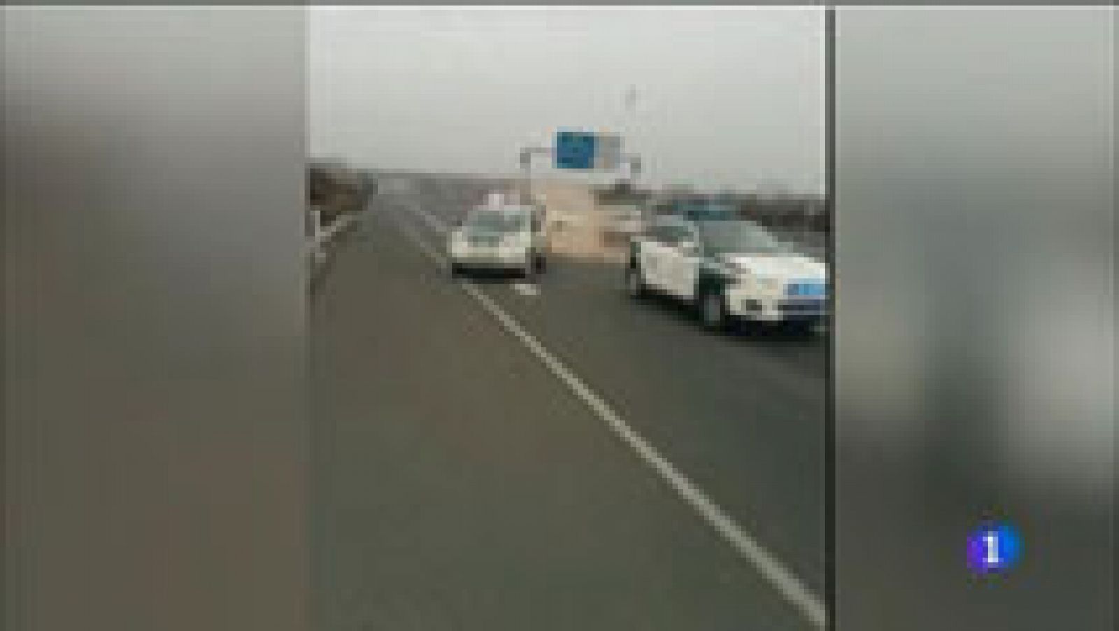 Telediario 1: Un kamikaze conduce 40 kilómetros en sentido contrario y colisiona contra un vehículo de la Guardia Civil | RTVE Play