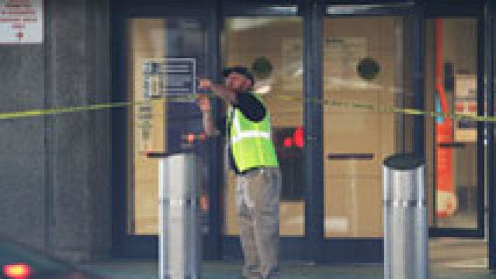 Telediario 1 - Investigan los motivos del ataque en un aeropuerto de Florid