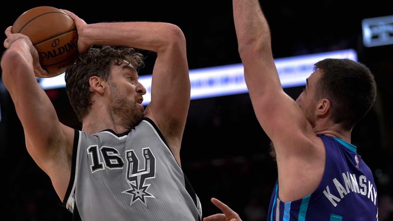 Pau Gasol cumple en la victoria de los Spurs | Ver