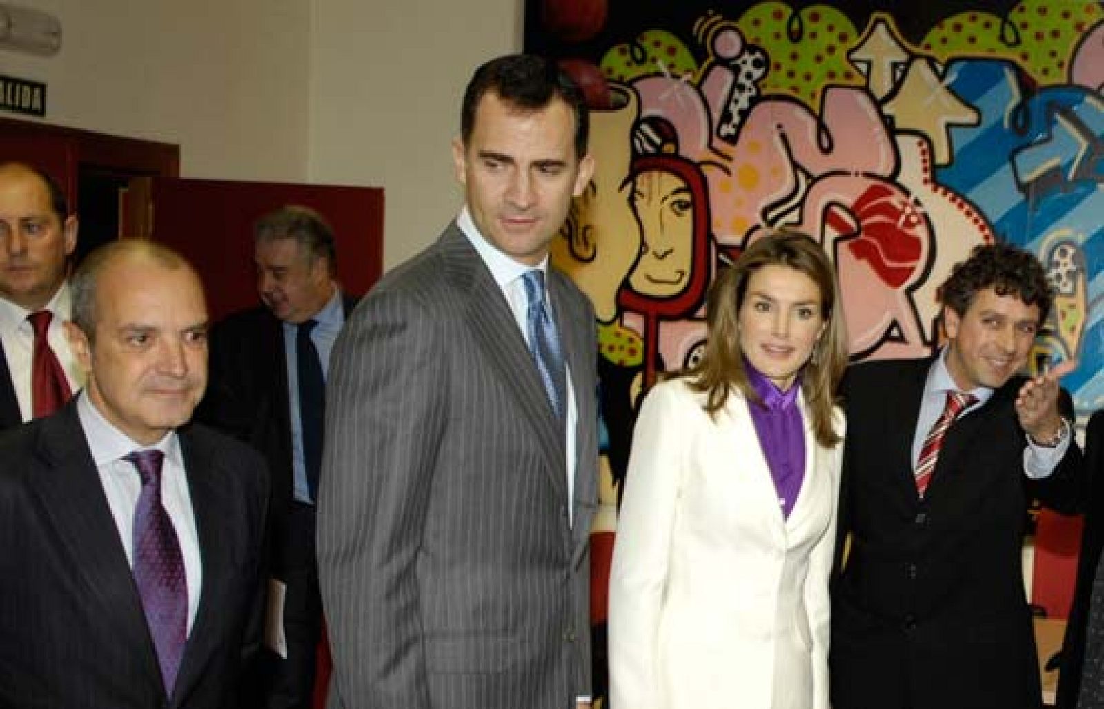 Los Príncipes de Asturias visitan la radio pública | Ver