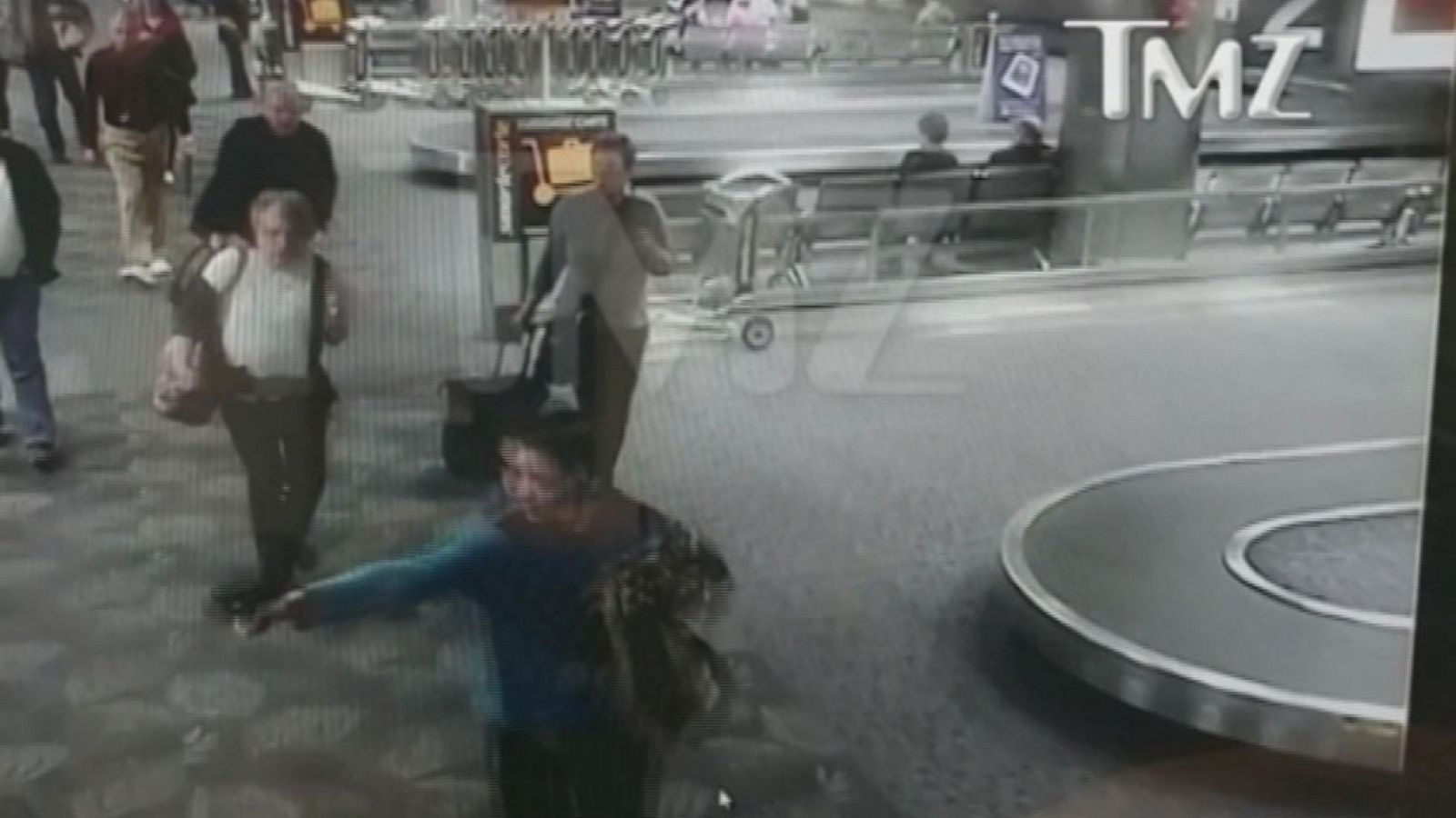 Un vídeo muestra cómo dispara a sangre fría el atacante del aeropuerto de Florida