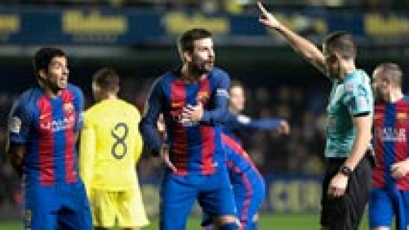 El jugador del Barcelona Gerard Piqué volvió a clamar sobre los árbitros tras el partido contra el Villarreal, en el que reclamó dos manos "muy claras" de Bruno.