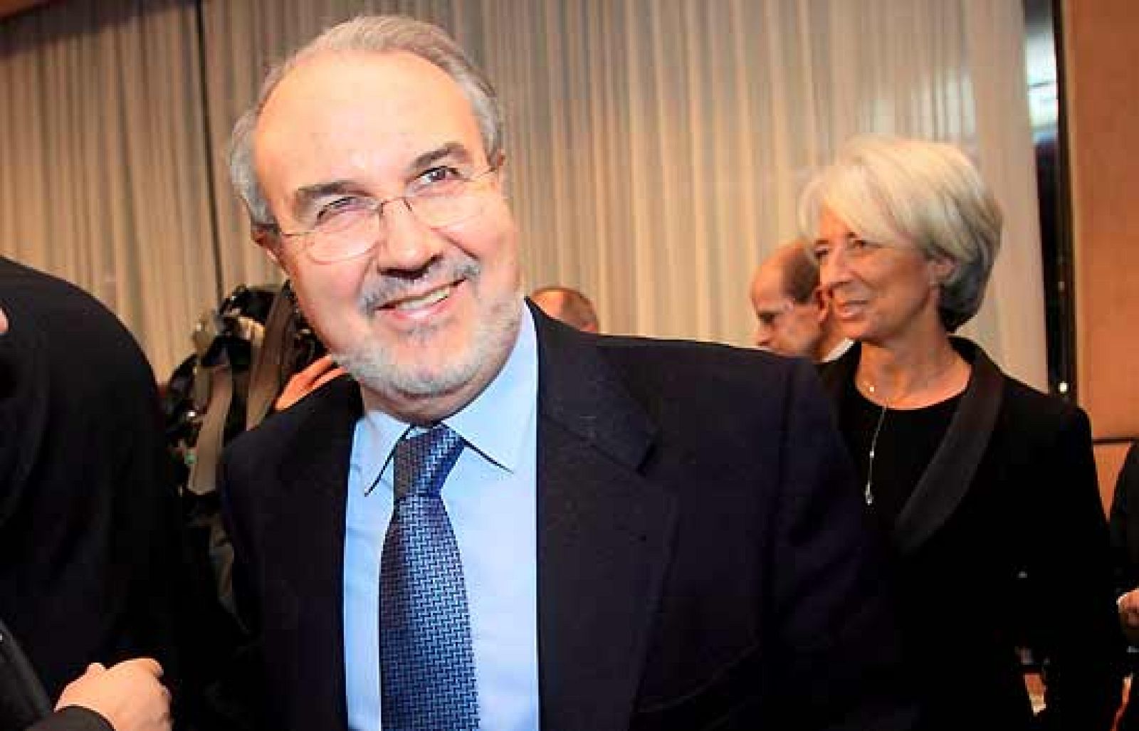 El ministro de Economía rechaza las previsiones de la UE para 2010, según las cuales el paro alcanzará en España el 19%.