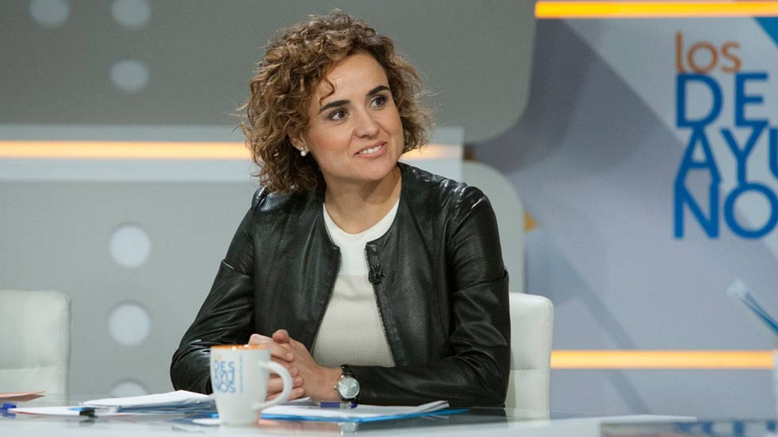 La ministra de Sanidad matiza y señala que se estudirá el copago de farmacia a los pensionistas de entre 18.000 y 100.000 euros - Los desayunos | Ver