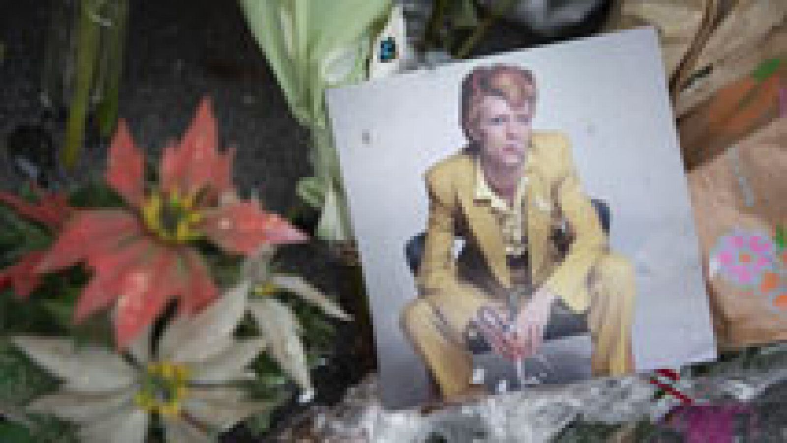Telediario 1: Barcelona celebra un concierto benéfico en memoria de David Bowie | RTVE Play