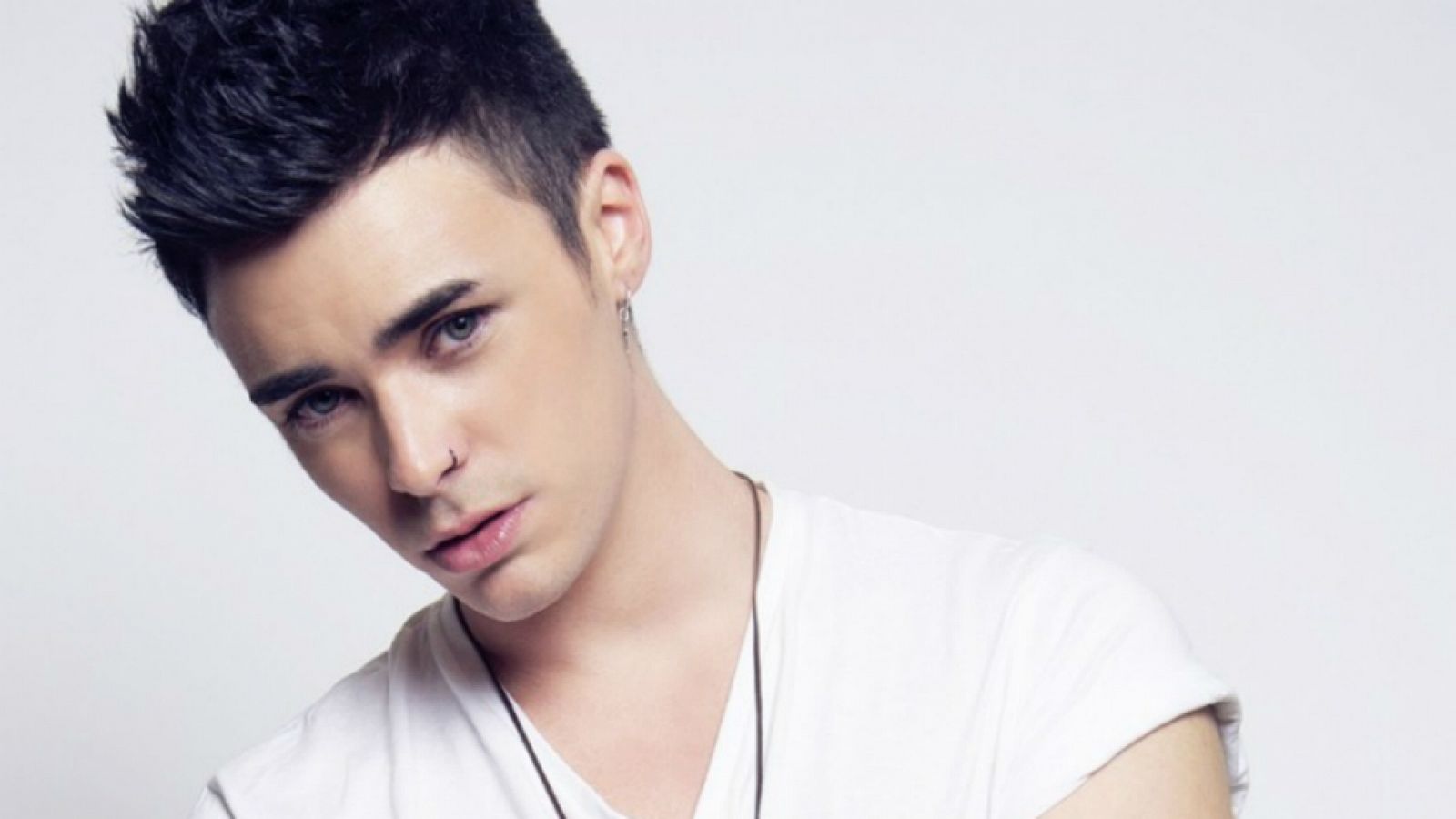 Mario Jefferson canta "Spin my head" / "Pierdo el control"