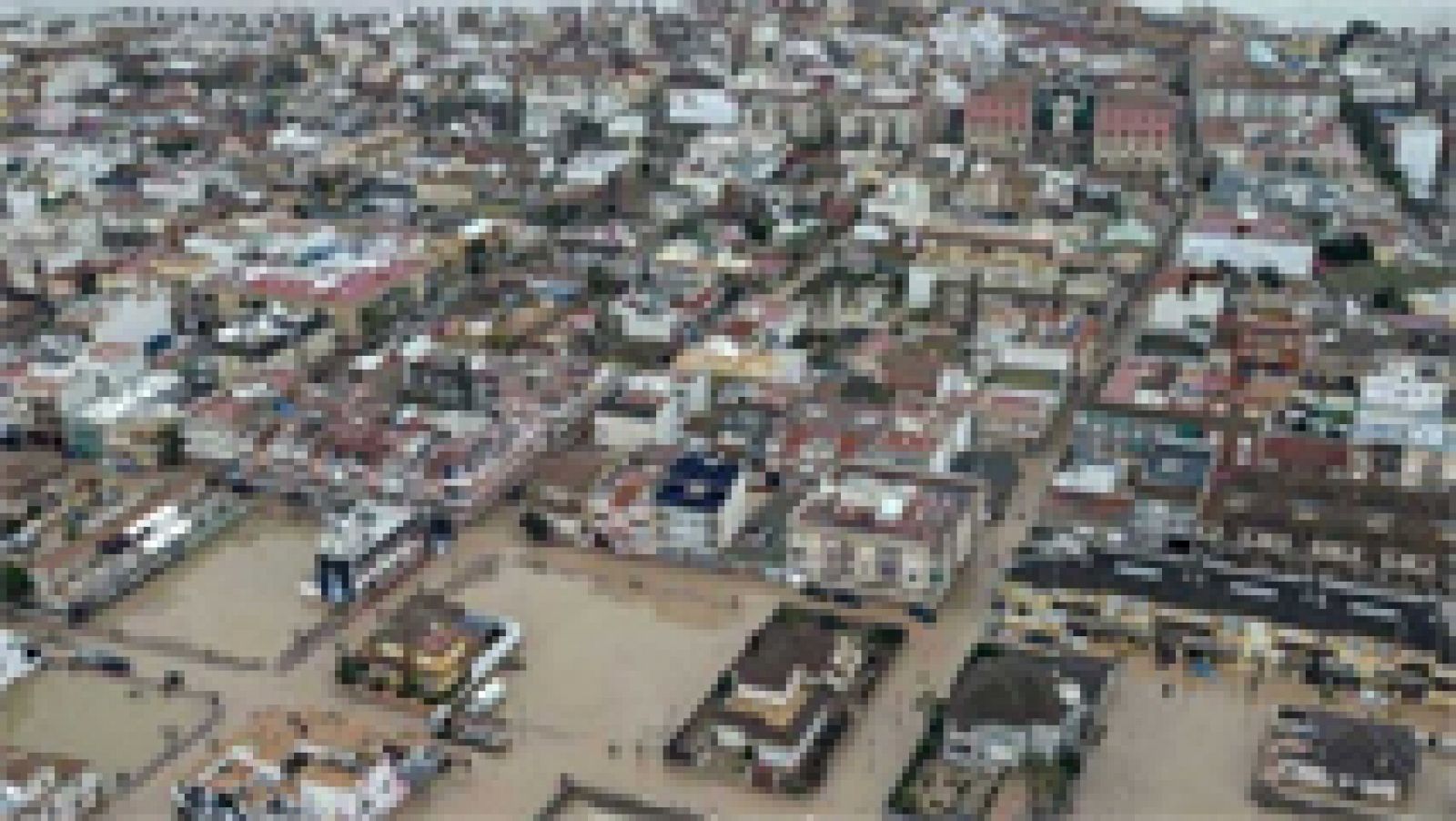 Telediario 1: El barro de las inundaciones permanece en los Alcázares, Murcia | RTVE Play