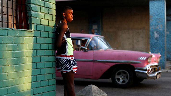 Telediario 1 - Estados Unidos pone fin a la política de "pies secos, pies mojados" para los cubanos