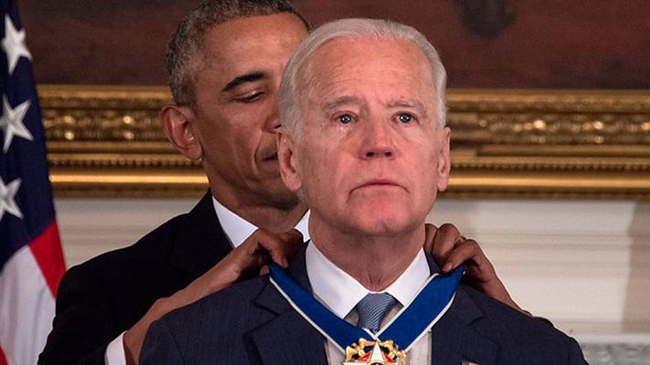 Telediario 1 - Joe Biden, el vicepresidente de los Estados Unidos, reaccionó llorando cuando el presidente Obama anunció le premiaba con la medalla de la Libertad
