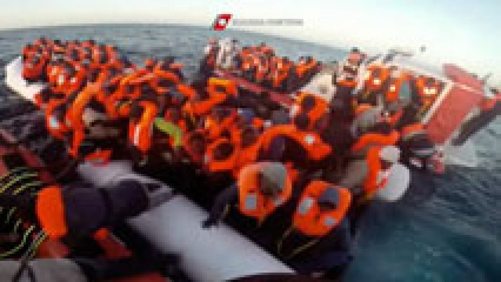 Telediario 1: Un barco italiano localiza una lancha neumática abarrotada de subsaharianos a 30 millas de la costa libia | RTVE Play
