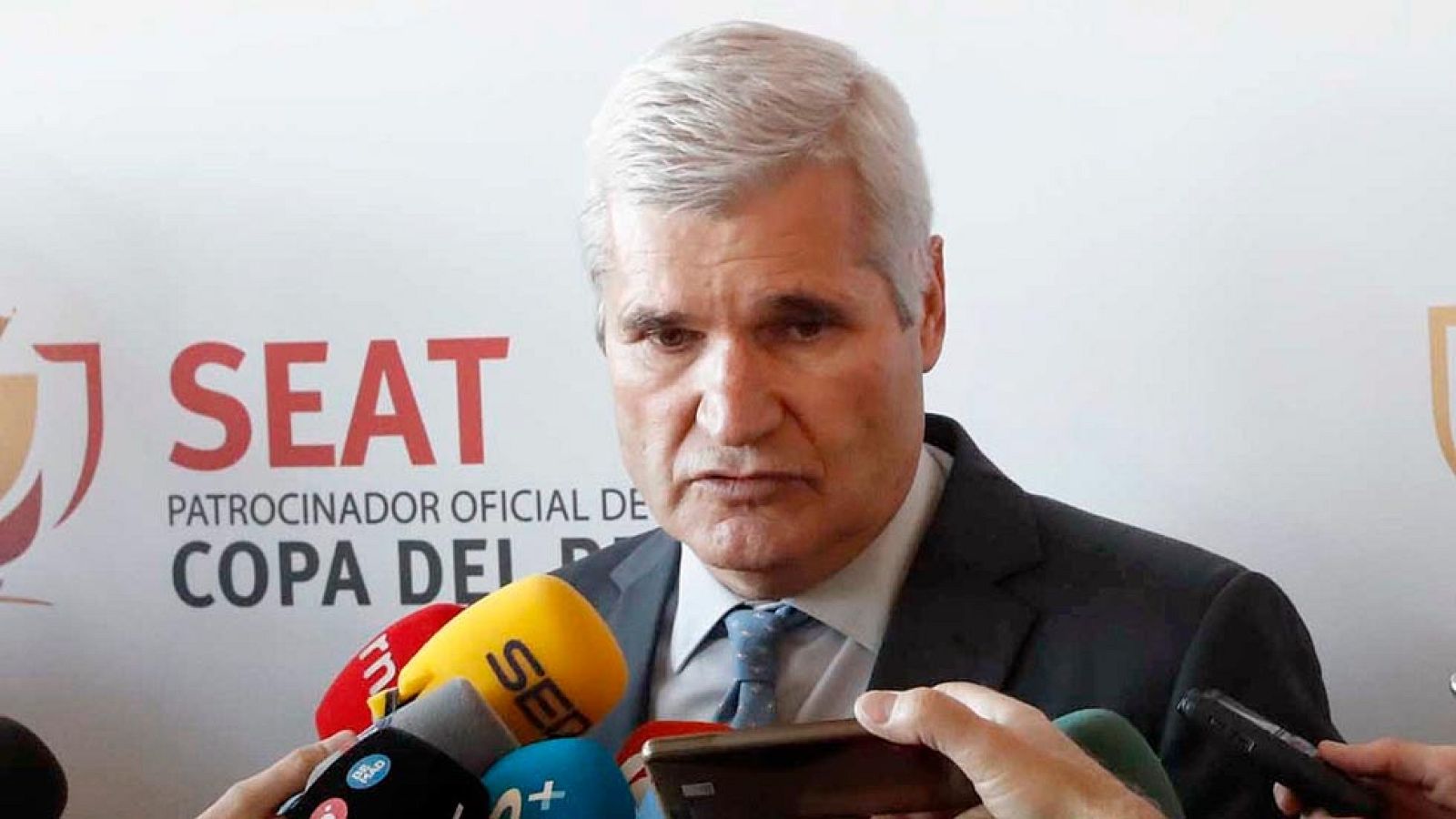 El FC Barcelona ha anunciado este viernes la destitución de Pere Gratacós como responsable de relaciones institucionales deportivas con la Real Federación Española de Fútbol (RFEF) horas después de que, tras el sorteo de cuartos de final de la Copa del Rey, expresara una opinión "que no coincide" con la del club respecto a Leo Messi.