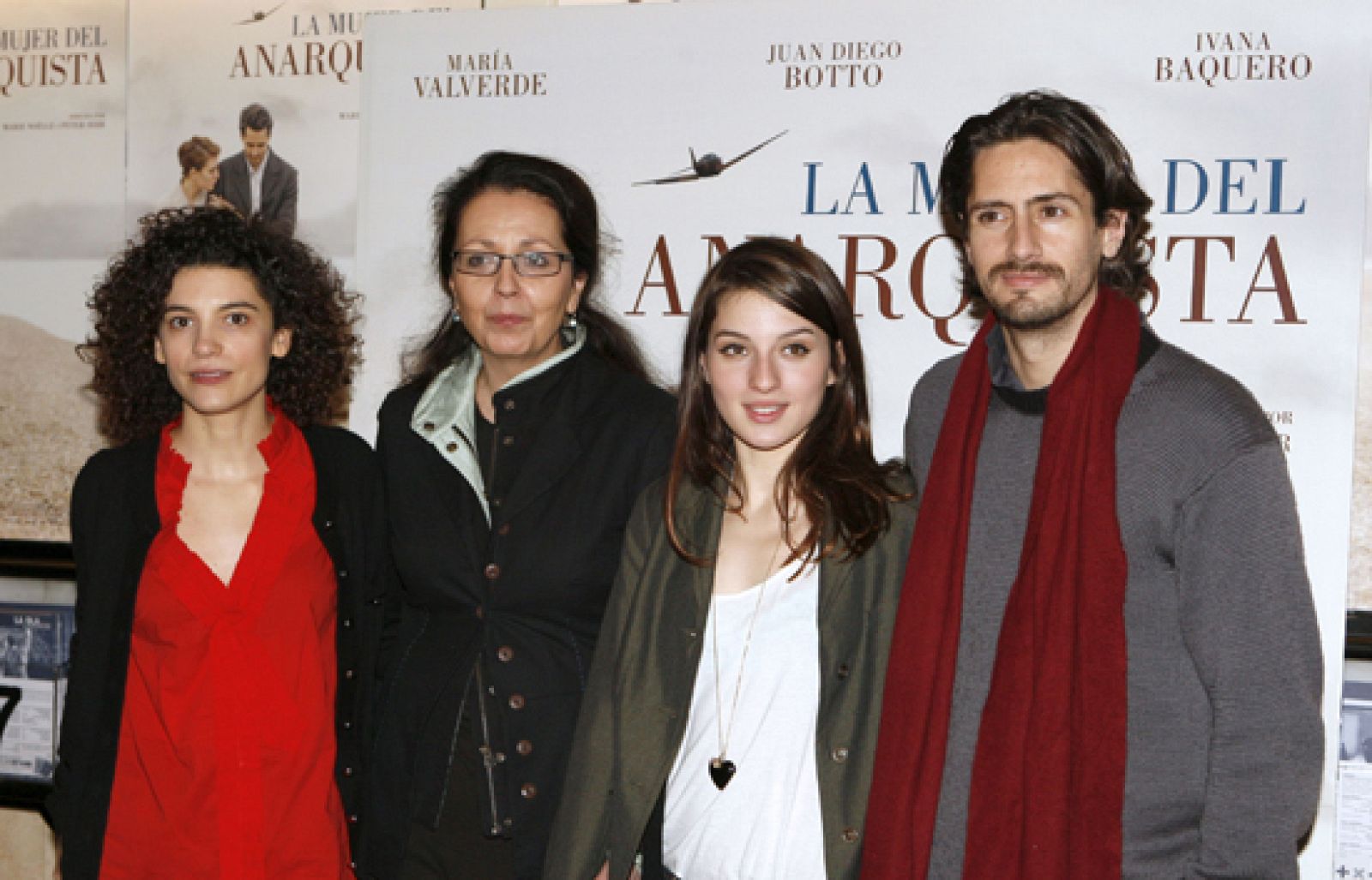 Una historia de amor ambientada en la guerra civil española en la que participa TVE. Pero sobre todo recupera las vivencias del medio millón de republicanos que se exiliaron en Francia en 1939. 