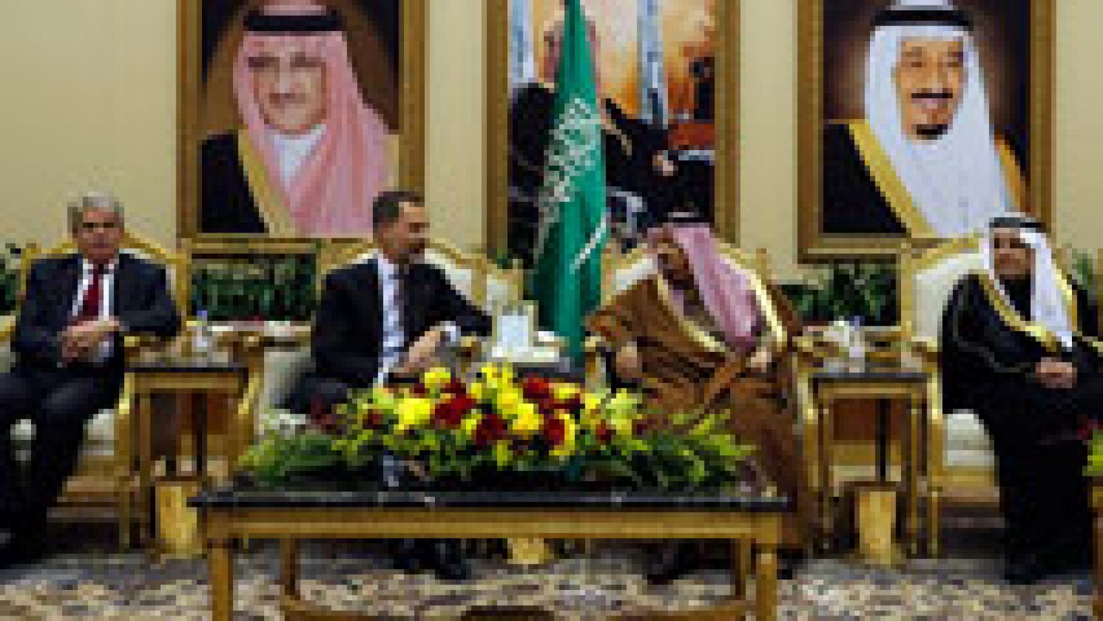 Telediario 1: Felipe VI comienza su primera visita oficial a Arabia Saudí para estrechar lazos económicos | RTVE Play
