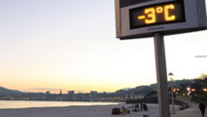  El frío y la nieve arrecian y cortan cinco puertos y ocho carreteras