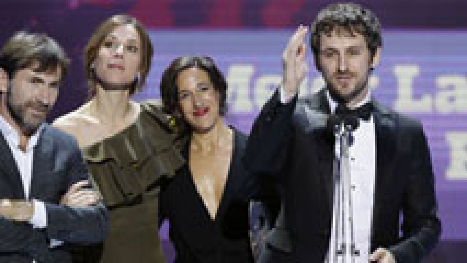 Sin programa: Discurso del equipo de 'Tarde para la ira' al recoger el Premio Forqué a la mejor película.  | RTVE Play