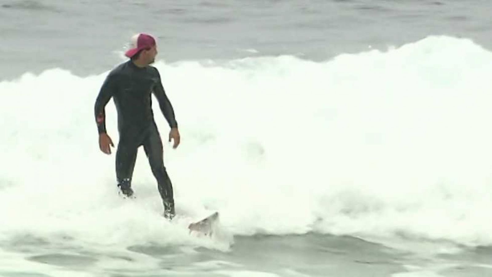 Al filo de lo imposible - Surf: El cazador de olas gigantes