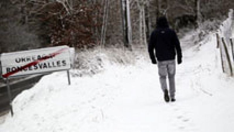 El temporal inunda de nieve el paso de los peregrinos por Roncesvalles