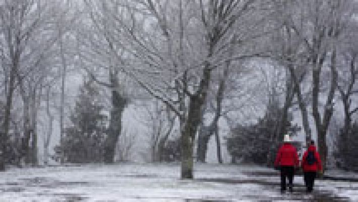 El temporal de nieve, viento y frío sigue manteniendo en alerta roja las provincias de Lleida y Huesca