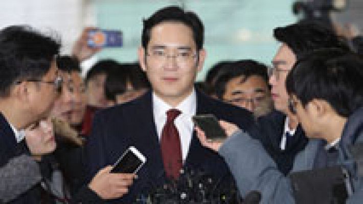 El heredero del grupo Samsung se enfrenta a una orden de arresto por presunto soborno