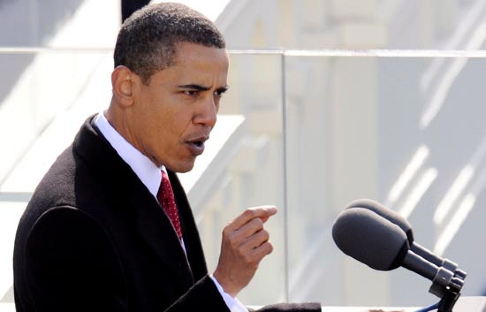 El presidente del Gobierno, José Luis Rodríguez Zapatero, y el líder de la oposición, Mariano Rajoy, han mandado sendos telegramas de felicitación al nuevo presidente estadounidense, Barack Obama.