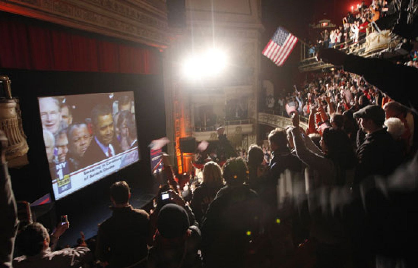 En Harlem se sigue con interés la ceremonia de investidura de Barack Obama | Ver