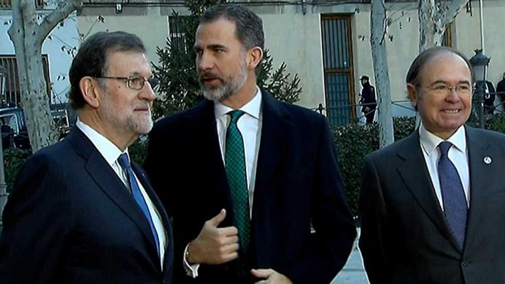 Telediario 1 - La intensa jornada deja imágenes curiosas entre los asistentes a la Conferencia de Presidentes