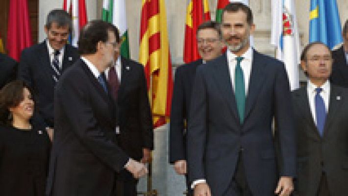 Telediario 1 - Es la primera vez que Don Felipe asiste como monarca a una Conferencia de Presidentes